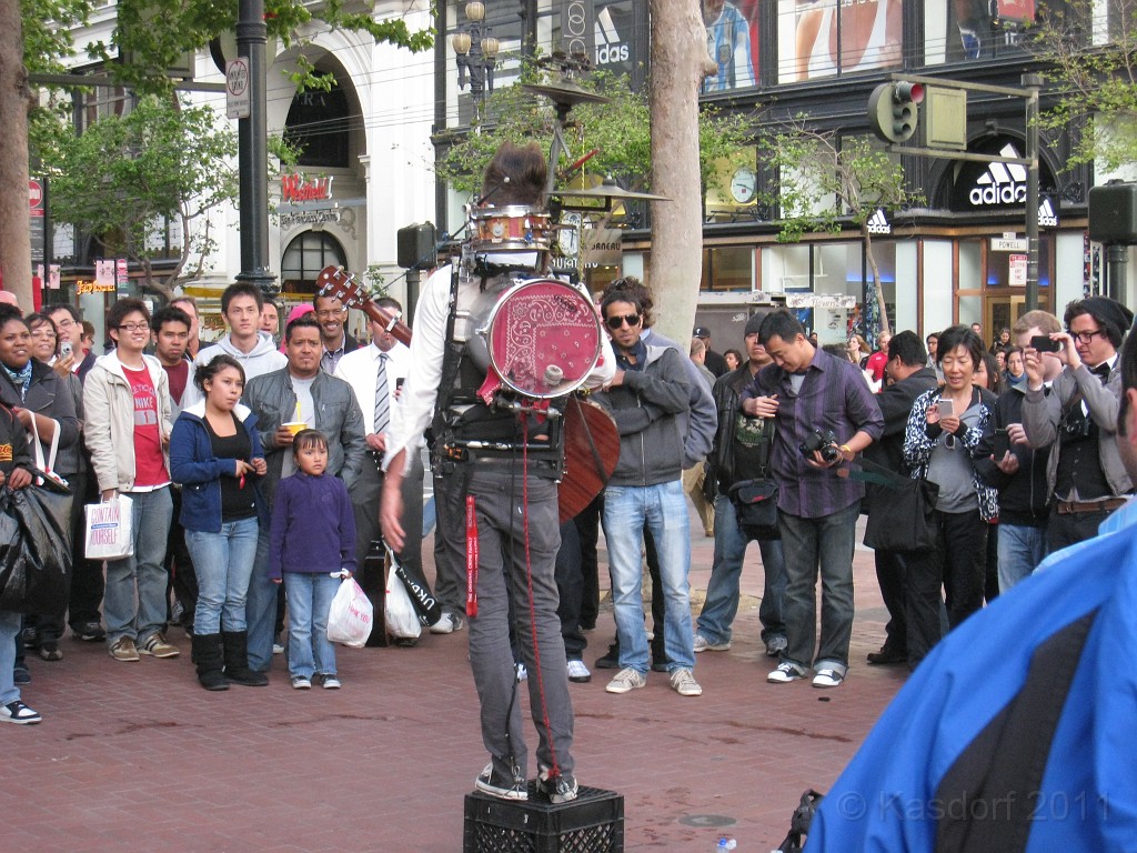 2011 Bay 2 Breakers Saturday 0975.JPG - I was able to participate in the 2011, 100th anniversary of the San Francisco Bay to Breakers 12K race. A great weekend for sight seeing and racing.